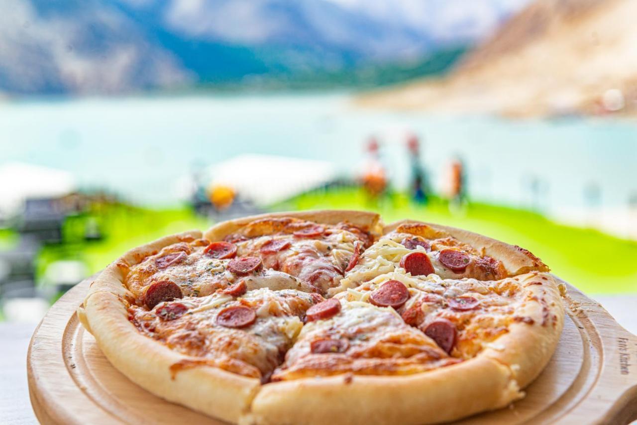 Luxus Hunza Attabad Lake Resort Karimabad  Exterior photo